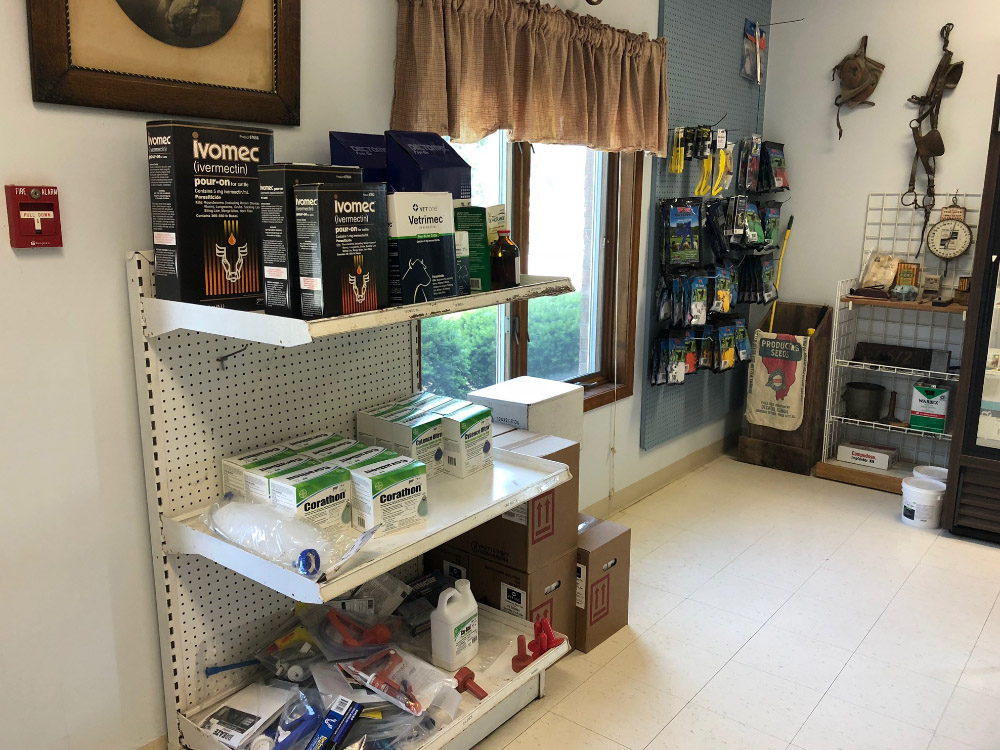 Mt. Sterling Veterinary Clinic Sells Large Animal Products