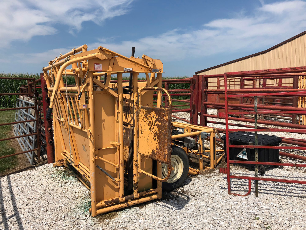 Tilt table for hoof work